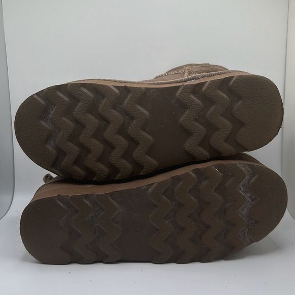 CUSHIONAIRE Women's Genuine Suede pull on platform boot +Memory Foam 7.5 TAUPE - Picture 5 of 7